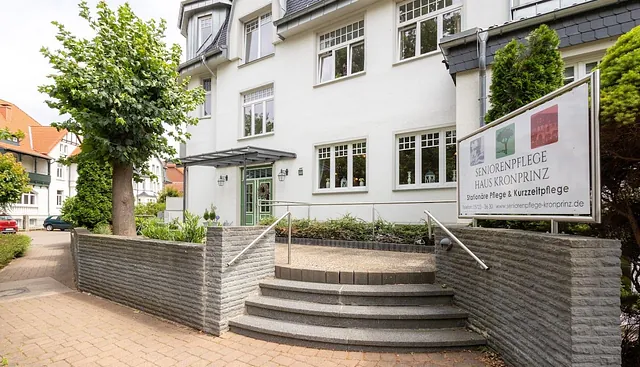 Hauseingang | Seniorenpflege Haus Kronprinz